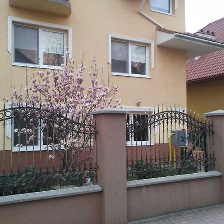 Apartments I & I แบรฮอฟ ภายนอก รูปภาพ