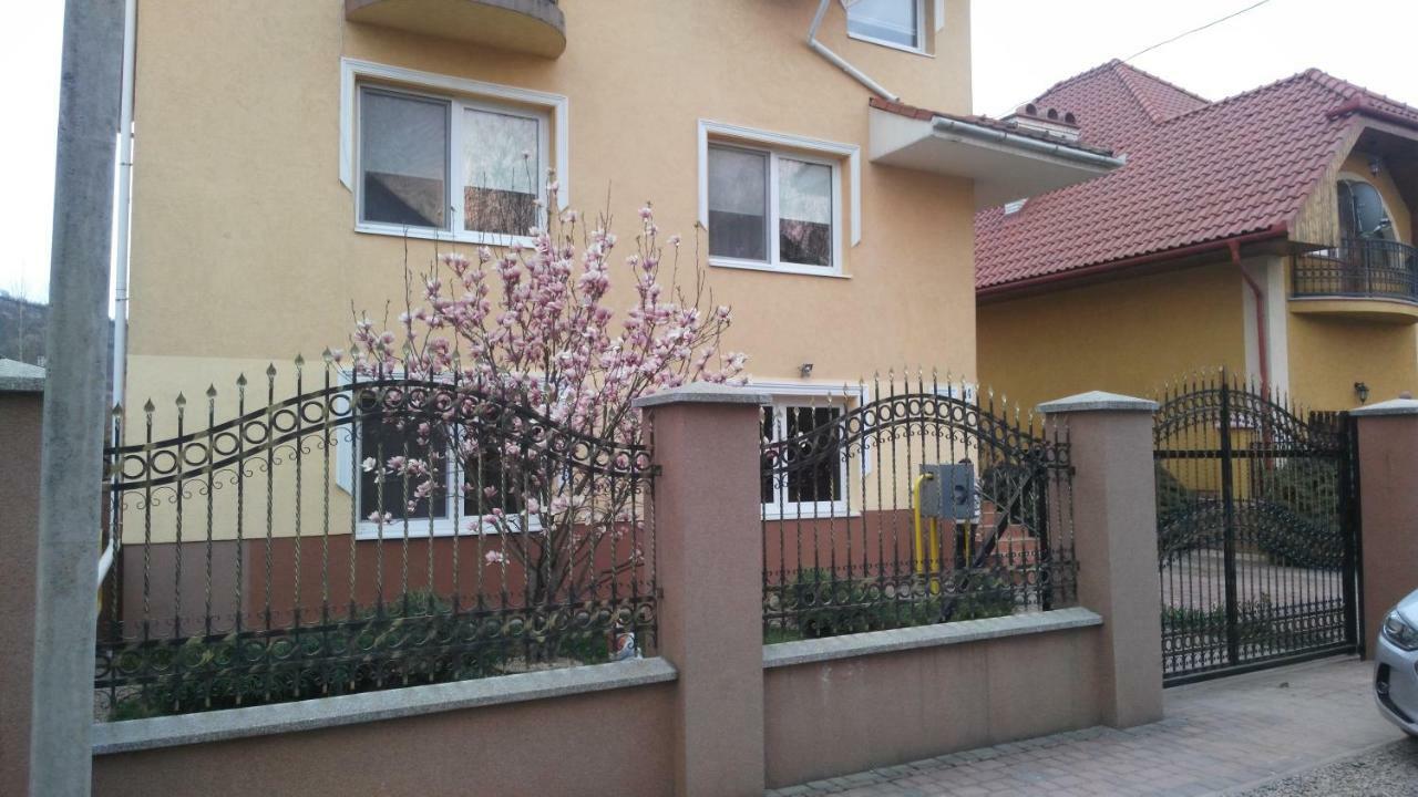 Apartments I & I แบรฮอฟ ภายนอก รูปภาพ